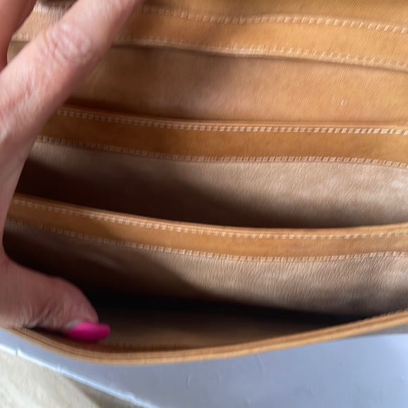 Authentic Gucci Leather Crossbody/Shoulder Bag. - Picture 7 of 15